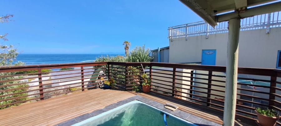 4 Bedroom Property for Sale in Perlemoenbaai Western Cape